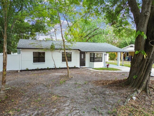 Building Photo - 4910 N Darby Ave