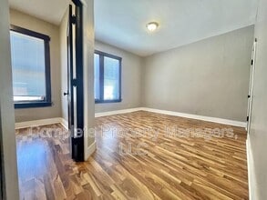 Building Photo - 326 E Washington St