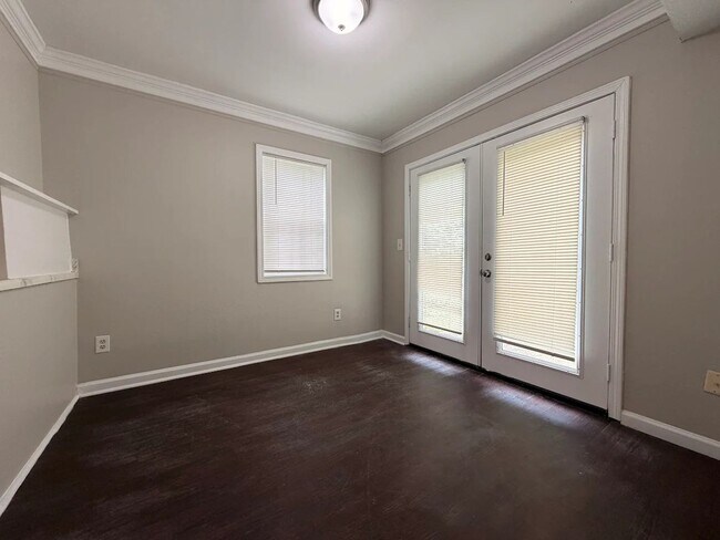 Building Photo - 3 bed 2 bath in Decatur!