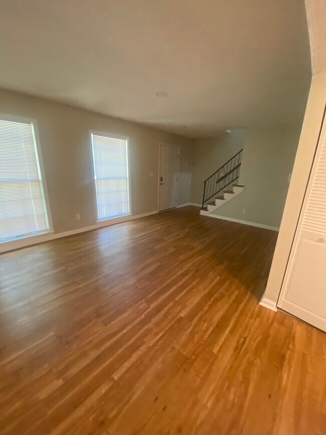 Larger living room - 424 W Hill St