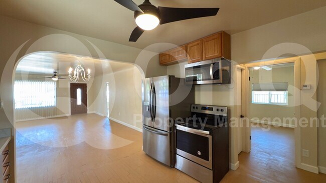 Primary Photo - 215 N Hobson