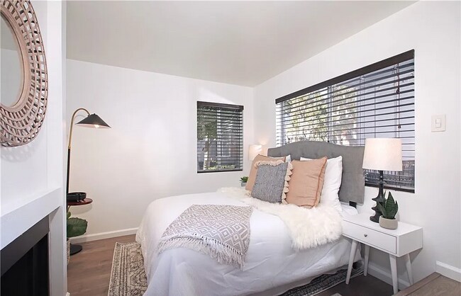 Building Photo - Live the ultimate Huntington Beach lifesty...
