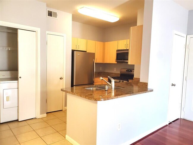 Building Photo - 2209 Hancock Dr