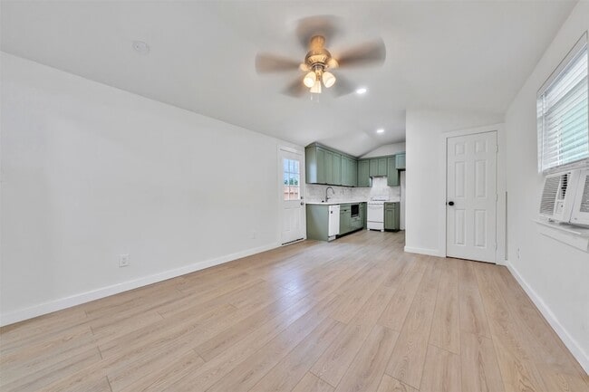 Building Photo - 601 Pearson Ave