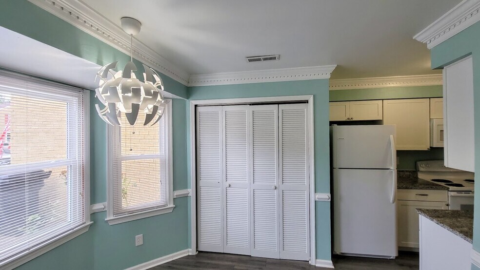 Building Photo - 4621 Merrimac Ln