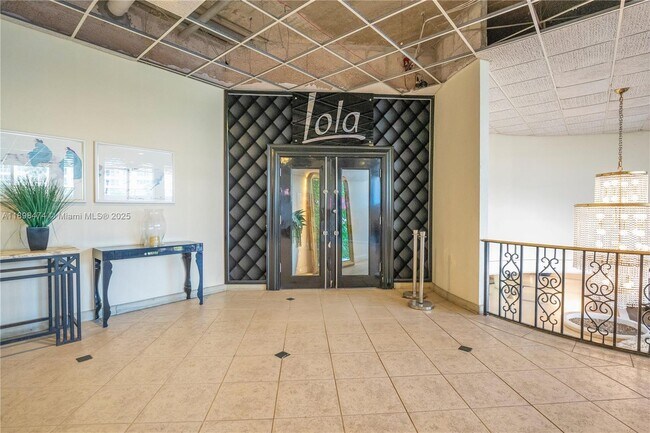 Building Photo - 5555 Collins Ave