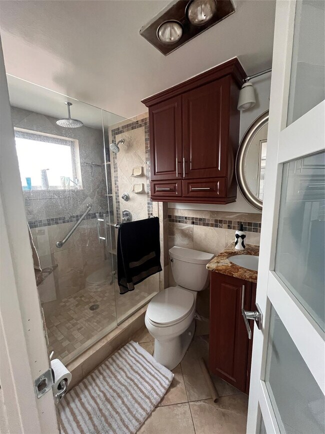 Building Photo - 400 Golden Isles Dr