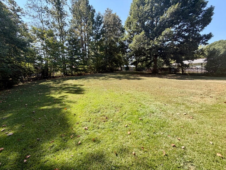 Building Photo - 335 Woodale Dr