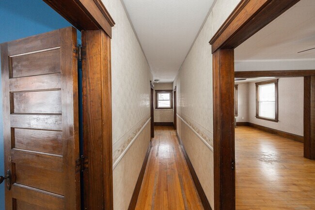 Building Photo - 15 Boxford St