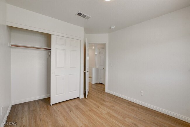 Building Photo - 1441 Iron Springs Dr