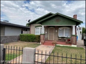 Building Photo - 2318 N Dayton St