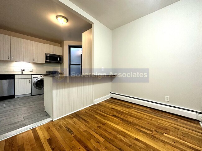 Building Photo - 386 Manhattan Ave