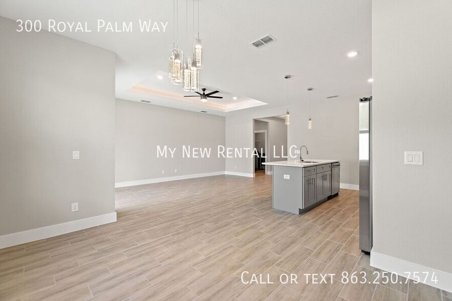 Building Photo - 300 Royal Palm Wy