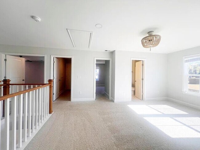 Building Photo - 1105 Cortland Vly