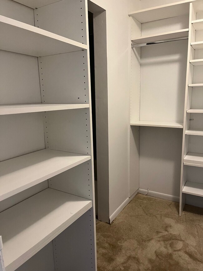 Building Photo - 2420 Diana Dr