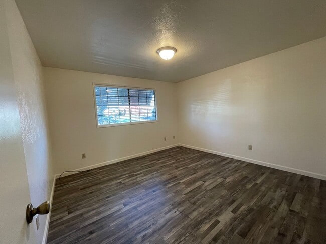 Building Photo - 3 bedroom, 2 bathroom, in East Medford