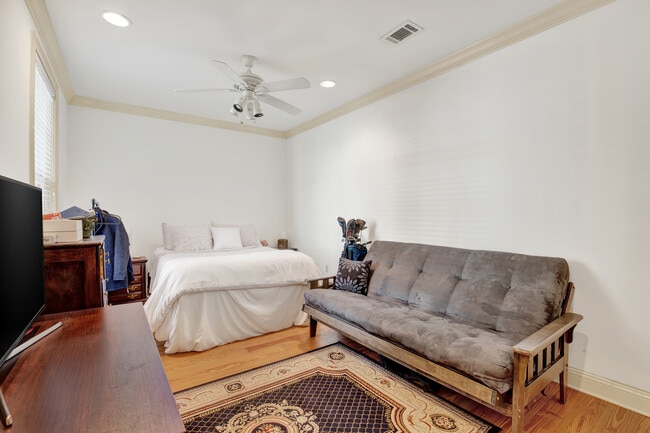 Building Photo - 407 E Hull St