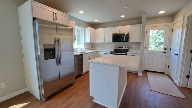 Building Photo - 3111 E Camellia Way
