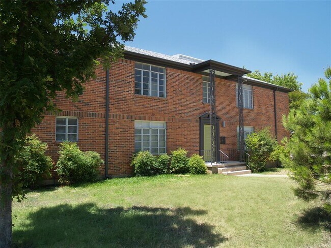 Building Photo - 3206 Tom Green St