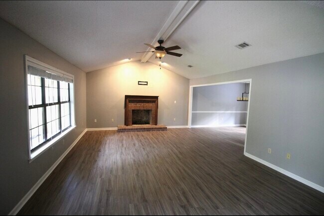Building Photo - 175 Fern Ridge Rd