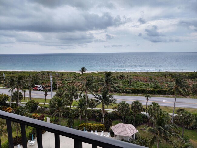 Building Photo - 5047 N Hwy A1A