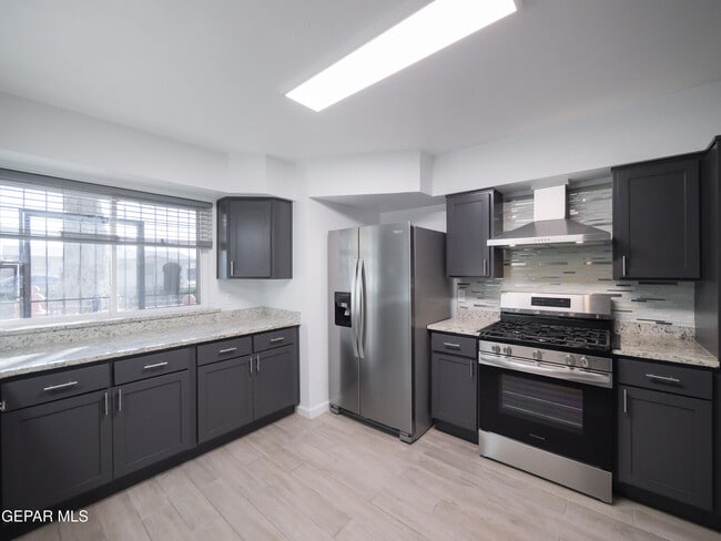 Building Photo - 339 Medina St