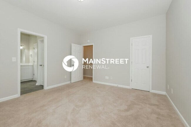 Building Photo - 4 Bedroom Pet-Friendly Home in Riverdale, ...