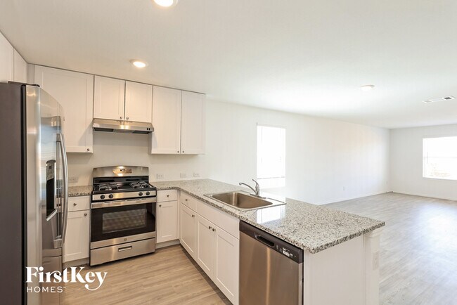 Building Photo - 10714 Vinateros Dr