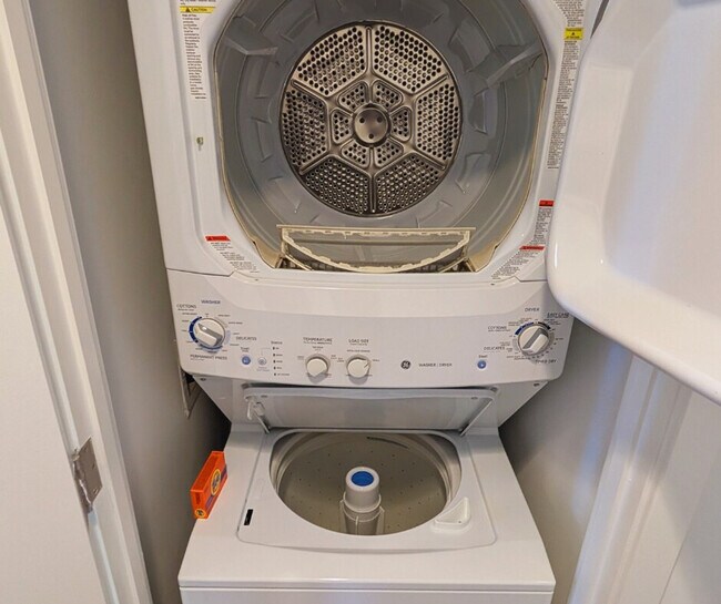 Building Photo - 900 10th St NW