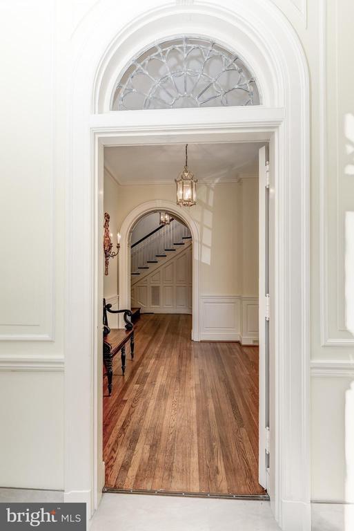 Building Photo - 2425 California St NW