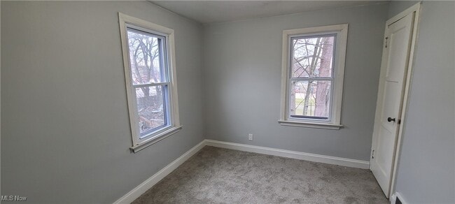 Building Photo - 954 Hartford Ave
