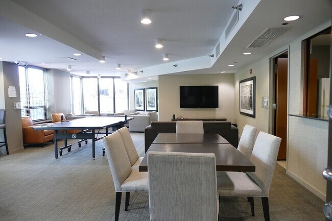 Building Photo - 400 N La Salle Dr