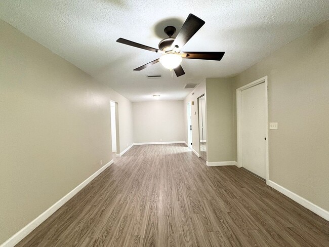 Building Photo - Beautiful Corner Unit with Vinyl Plank Flooring & Private Screened Patio