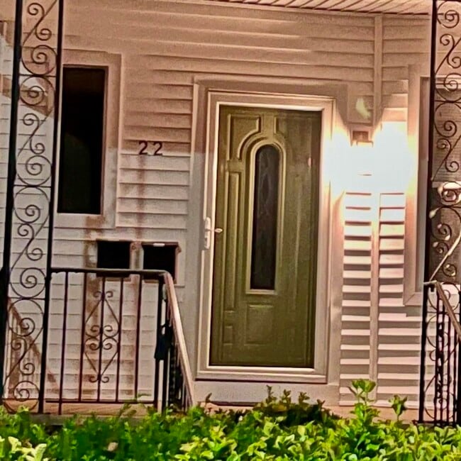 Building Photo - 22 E 39th St
