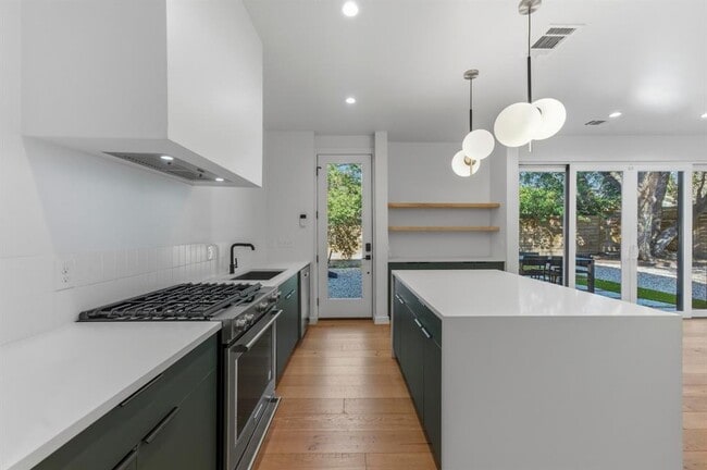 Building Photo - 5006 Gladeview Dr