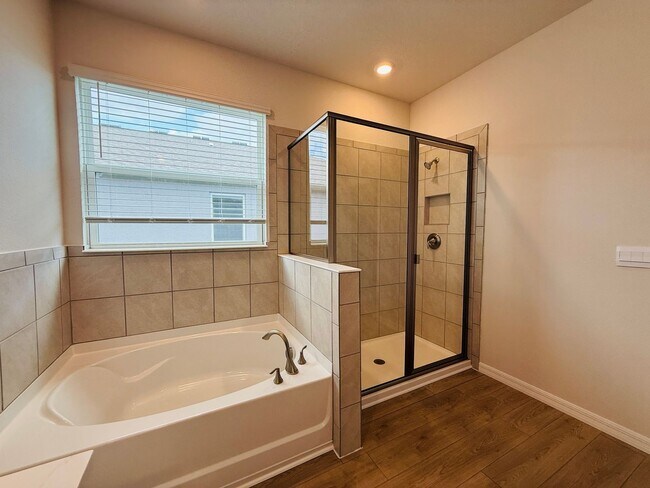 Building Photo - New built 4 bedroom 3 bath 3 car garage in Coddington Subdivision