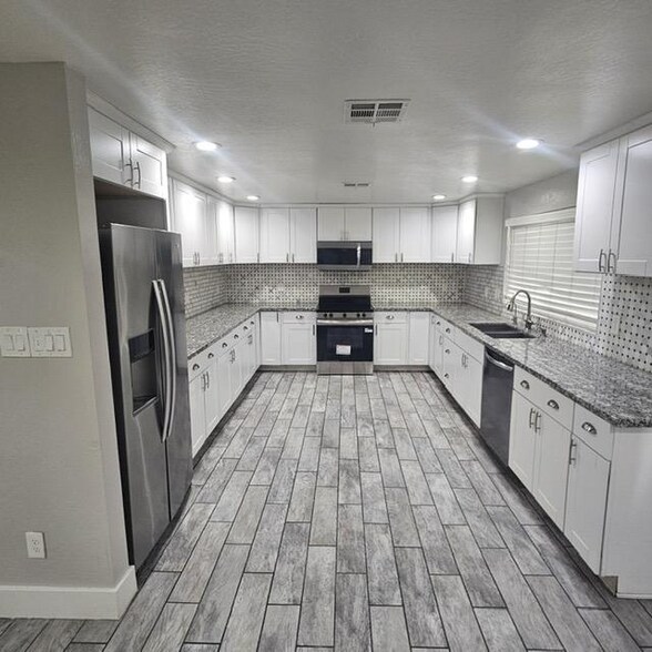 Building Photo - 7132 W Almeria Rd