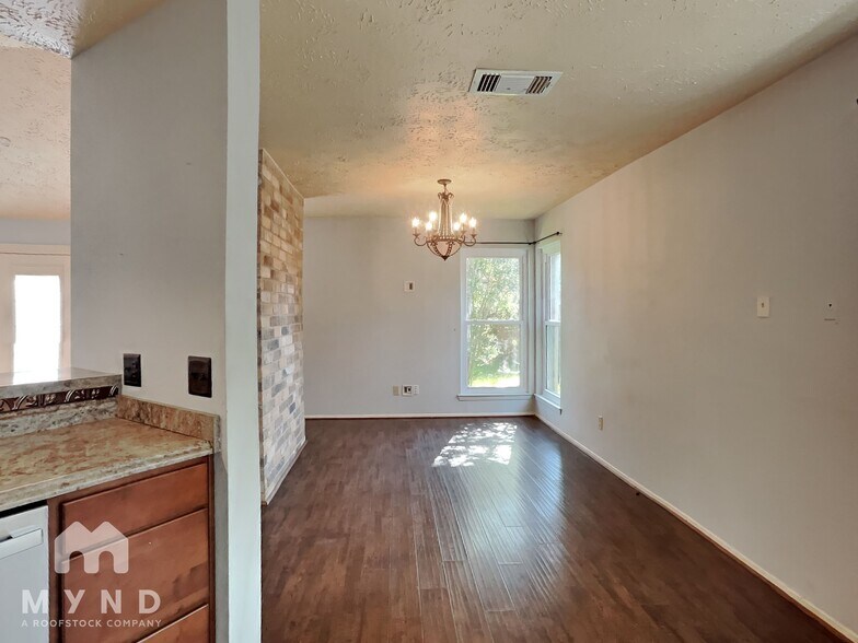 Building Photo - 414 Enfield Dr