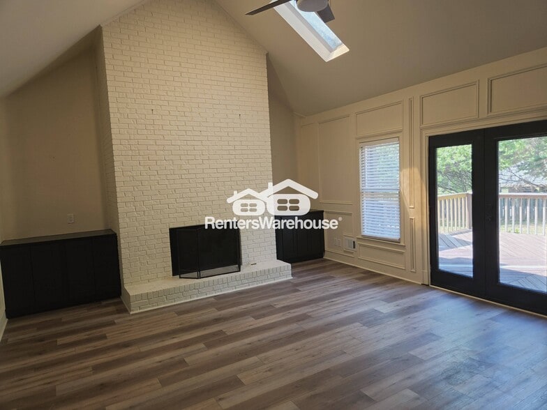 Building Photo - 300 Saddle Creek Ln