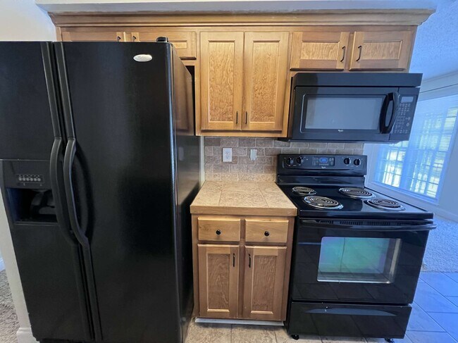 Kitchen - 3501 Loop Rd