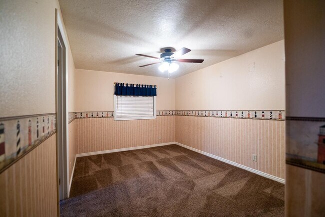 Building Photo - 984 Larkspur Rd