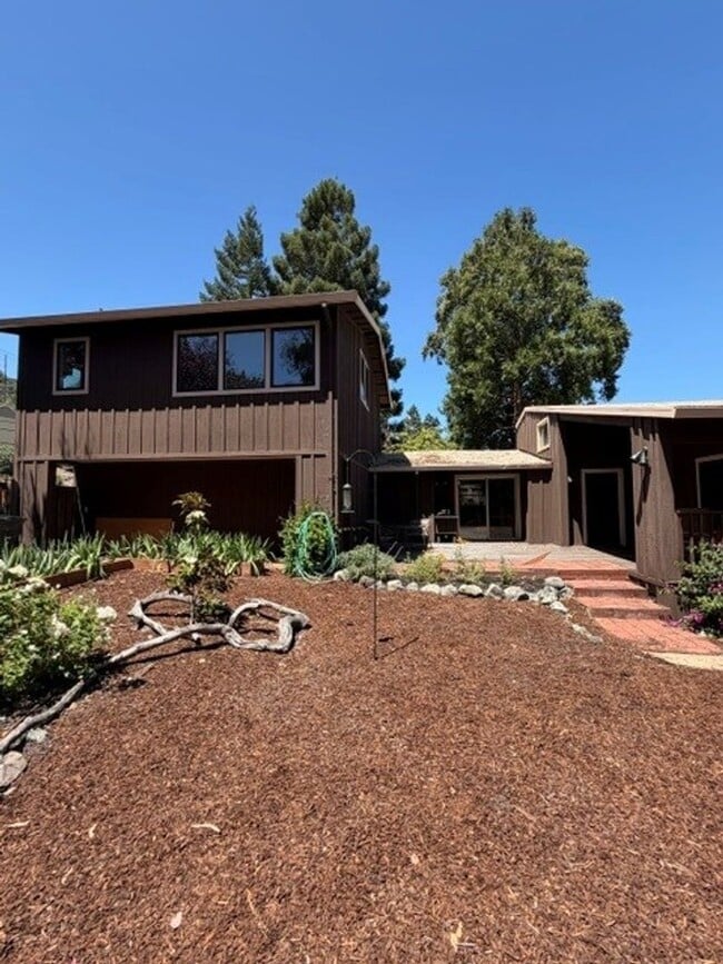 Building Photo - Emerald Hills Retreat, 4BR/3BA + Private ADU on Expansive Grounds