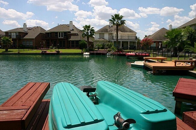 Building Photo - 10135 Lazy Lagoon