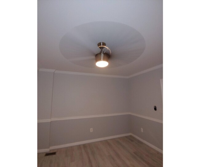 Building Photo - 452 Main St