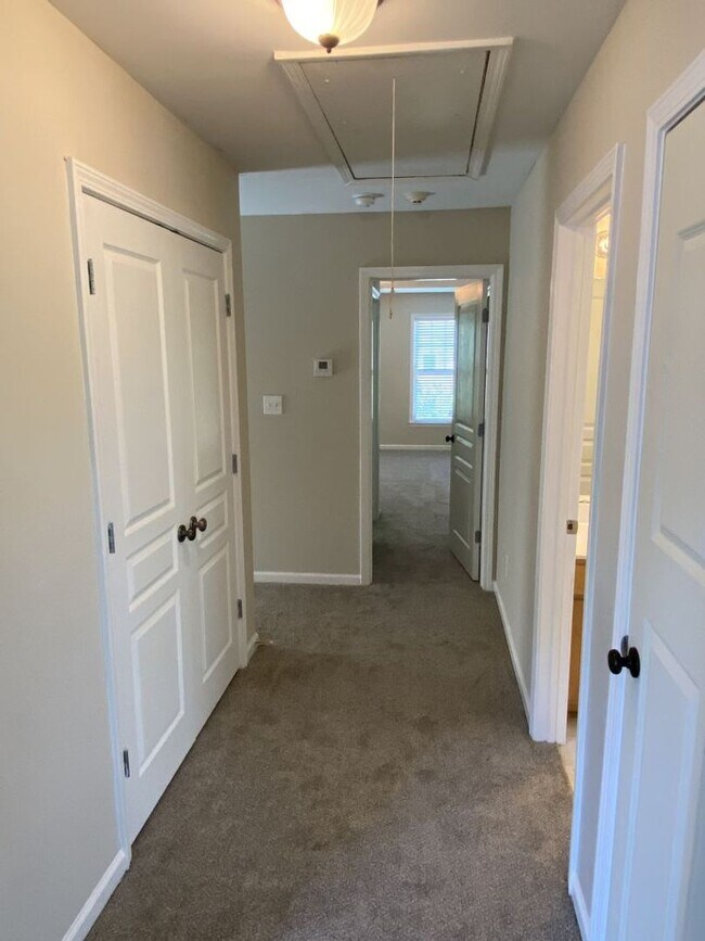 Building Photo - 2 story, 3 Bedroom Corner Lot Home in Corn...