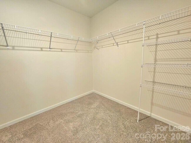 Building Photo - 3854 Rosewood Dr