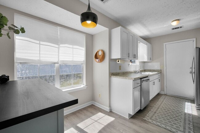 Building Photo - 234 Bordeaux Ln