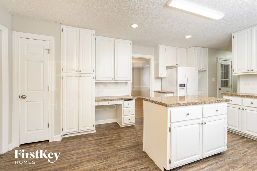 Building Photo - 3801 Blairwood St