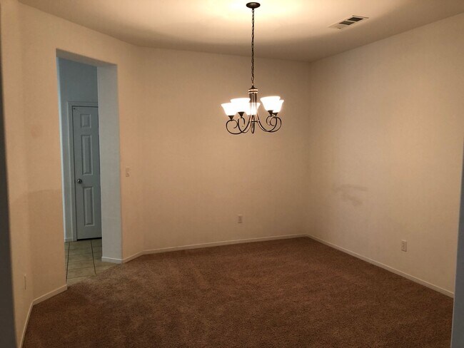 Building Photo - Available Now - Well-Maintained Home for Rent