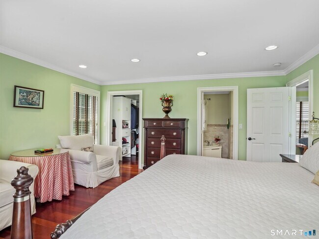 Building Photo - 56 Barholm Ave